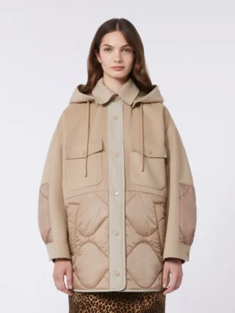 Abrigo acolchado de lana y nailon reversible, color camel