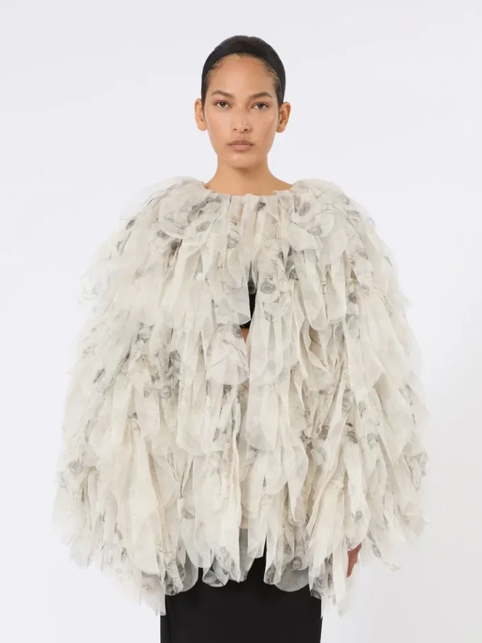 Abrigo corto con pétalos de organza estampada, gris perla Abrigo corto con pétalos de organza estampada, gris perla