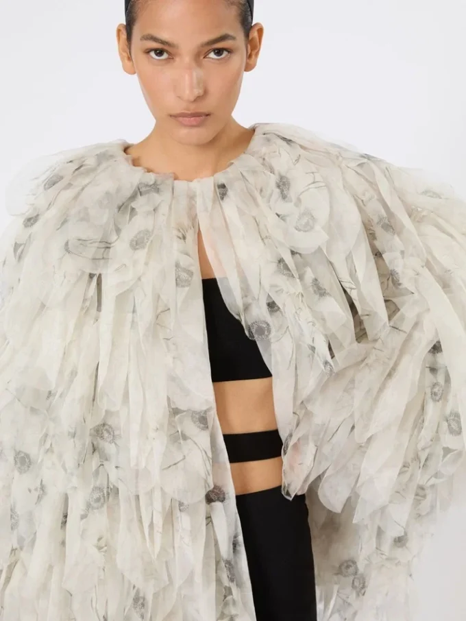 Abrigo corto con pétalos de organza estampada, gris perla Abrigo corto con pétalos de organza estampada, gris perla