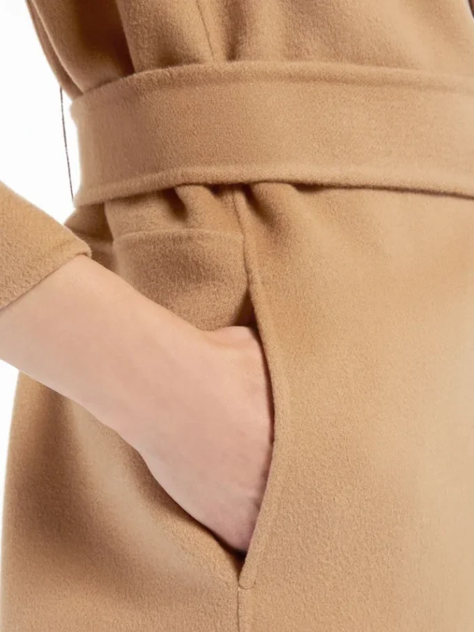 Abrigo corto de lana Double Face, color camel Abrigo corto de lana Double Face, color camel