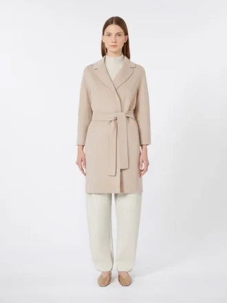 Abrigo corto de lana, rosa beige