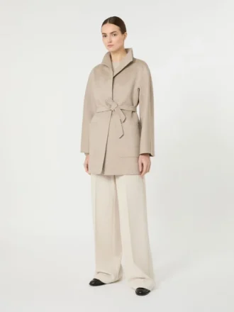 Abrigo cruzado color camel, arena