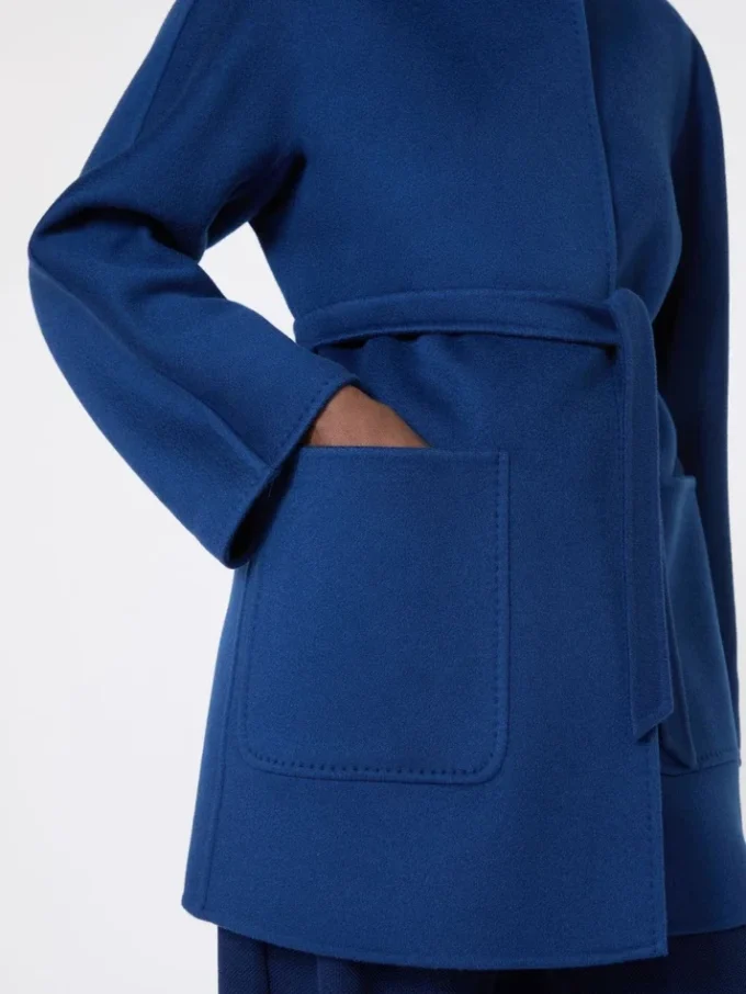 Abrigo cruzado color camel, azul china Abrigo cruzado color camel, azul china