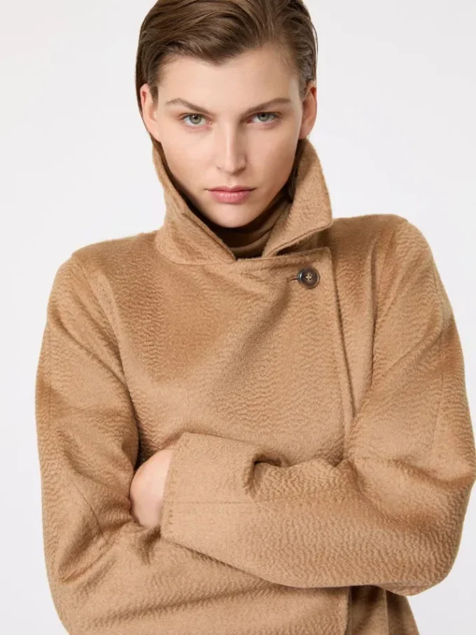 Abrigo icónico Manuela, color camel Abrigo icónico Manuela, color camel