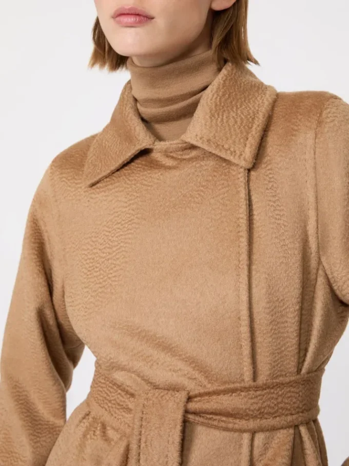Abrigo icónico Manuela, color camel Abrigo icónico Manuela, color camel