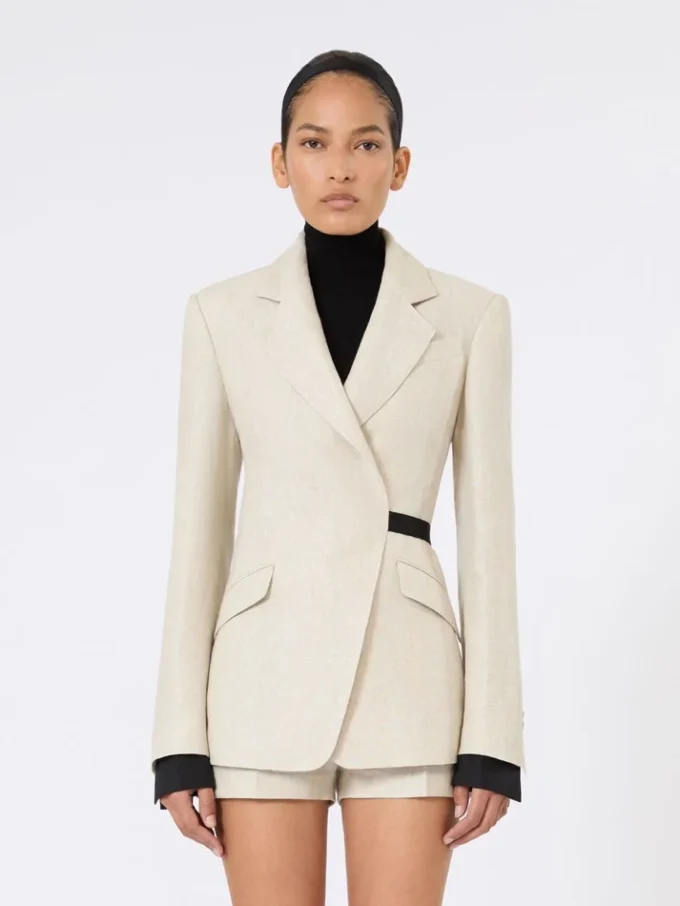 Blazer cruzado de sarga de lino, color arena Blazer cruzado de sarga de lino, color arena