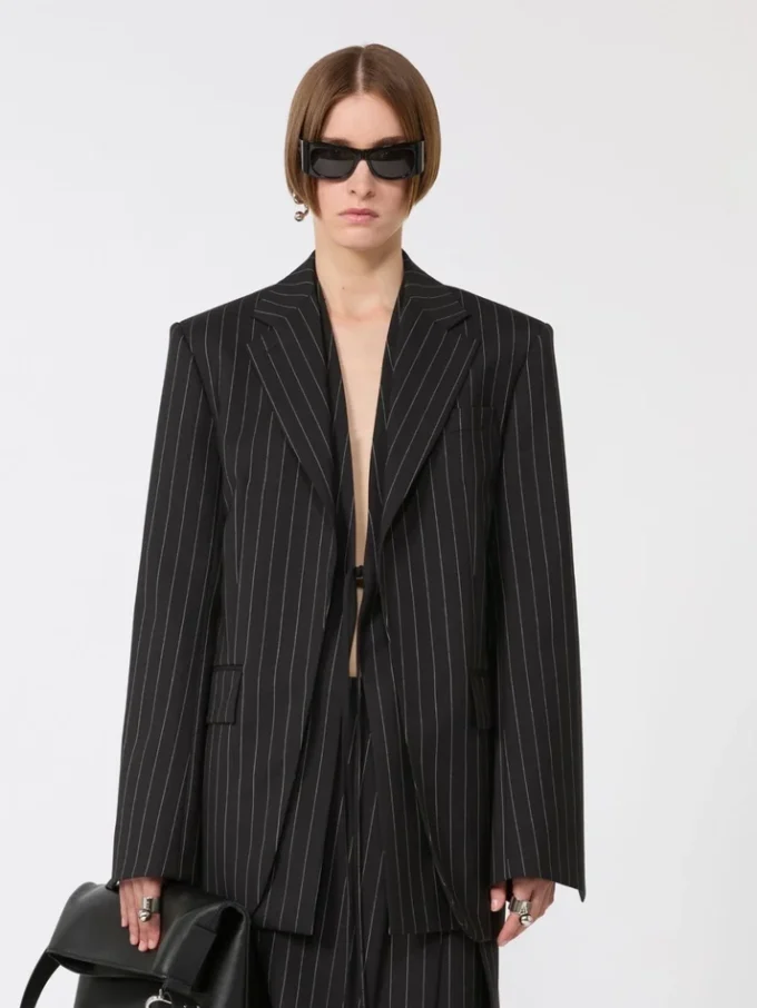 Blazer entallado de gabardina a rayas, negro Blazer entallado de gabardina a rayas, negro