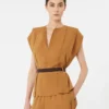 Blusa de cady con volantes, color caramelo Blusa de cady con volantes, color caramelo