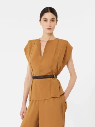 Blusa de cady con volantes, color caramelo