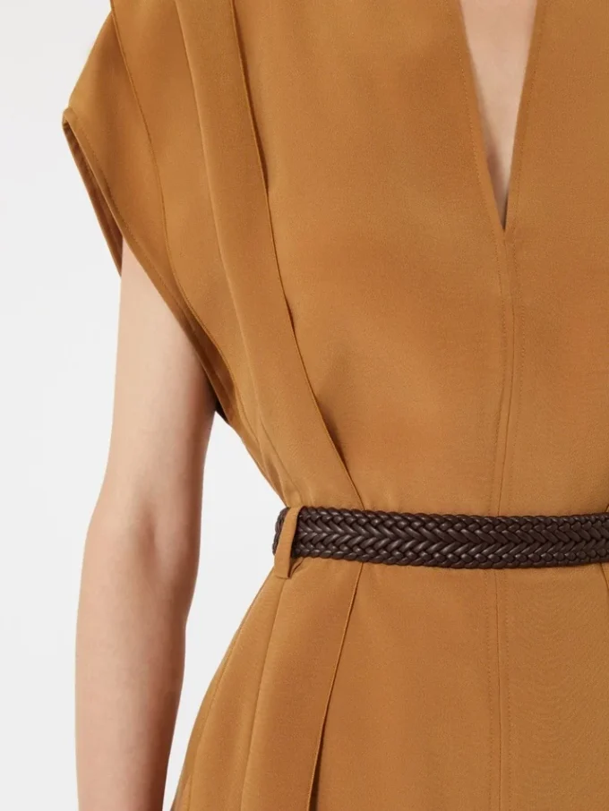 Blusa de cady con volantes, color caramelo Blusa de cady con volantes, color caramelo