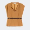 Blusa de cady con volantes, color caramelo Blusa de cady con volantes, color caramelo