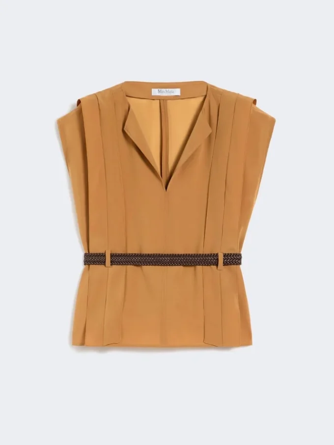 Blusa de cady con volantes, color caramelo Blusa de cady con volantes, color caramelo