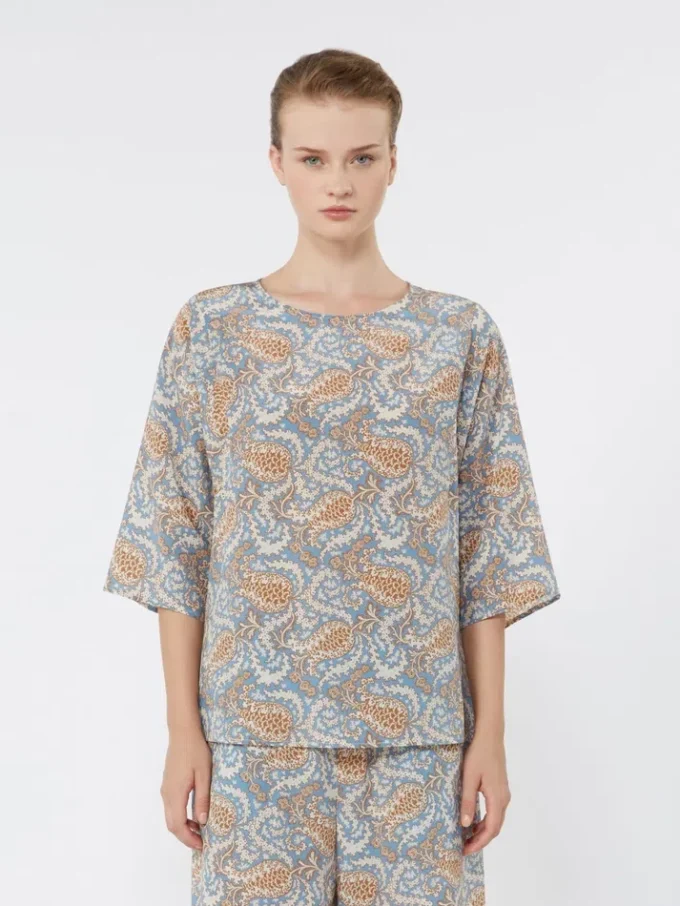 Blusa de crepé de China de seda estampada, azul claro Blusa de crepé de China de seda estampada, azul claro