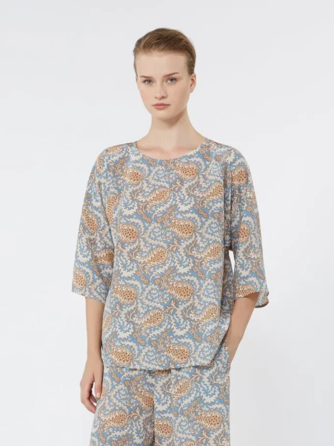 Blusa de crepé de China de seda estampada, azul claro Blusa de crepé de China de seda estampada, azul claro