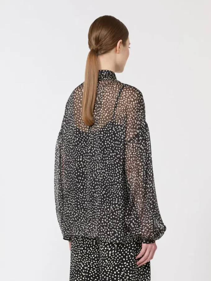 Blusa de gasa estampada, negra