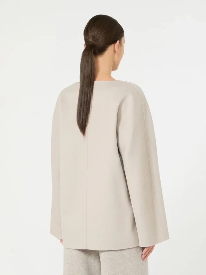 Blusa de paño de lana, color beige Blusa de paño de lana, color beige