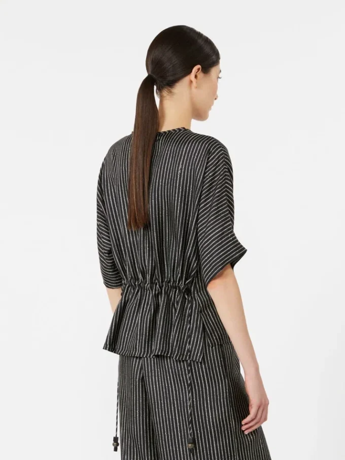 Blusa de seda estampada, negro y blanco Blusa de seda estampada, negro y blanco