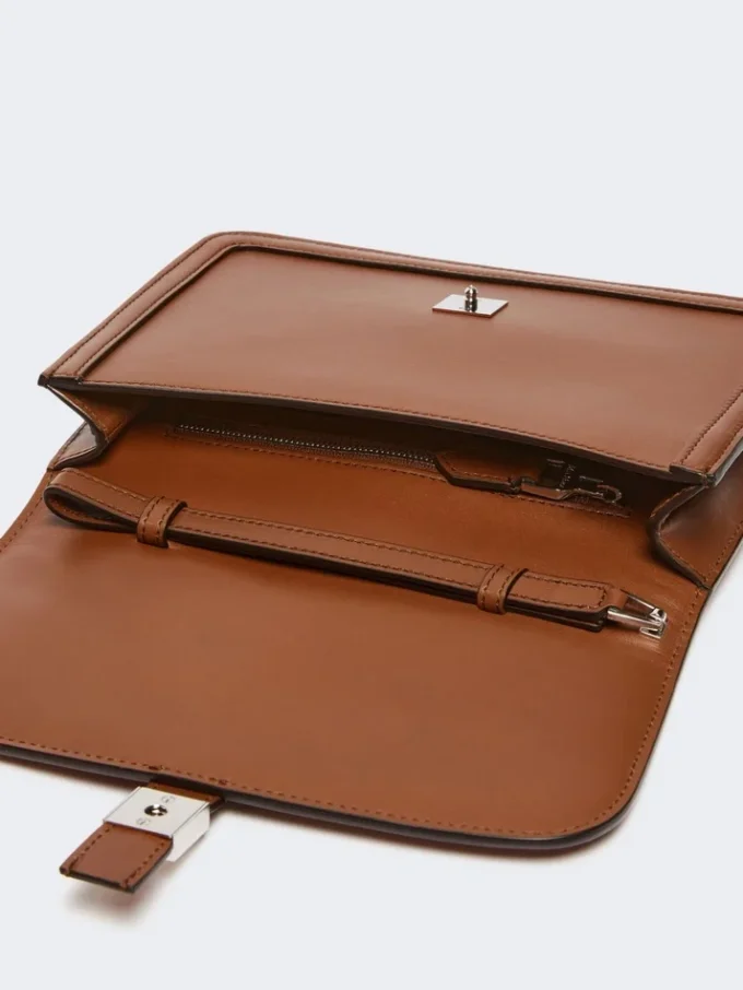 Bolso de mano de piel lisa, color tabaco Bolso de mano de piel lisa, color tabaco