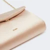 Bolso de mano de viscosa y satén de seda, color polvo Bolso de mano de viscosa y satén de seda, color polvo
