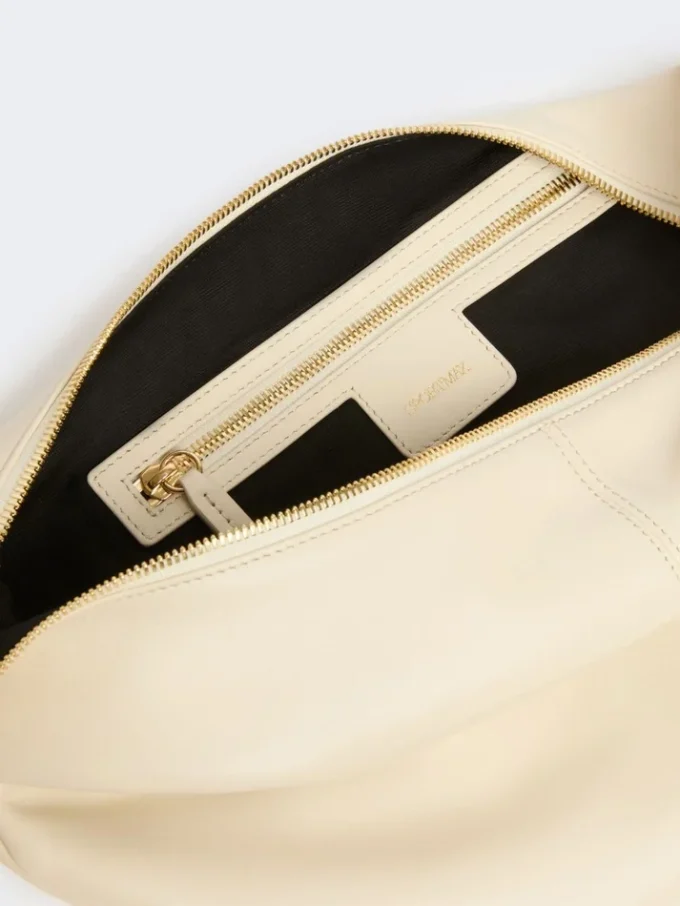 Bolso hobo de piel napa, color vainilla Bolso hobo de piel napa, color vainilla