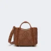 Bolso marino extrapequeño con tejido trenzado en forma de rombos, color marrón ámbar Bolso marino extrapequeño con tejido trenzado en forma de rombos, color marrón ámbar