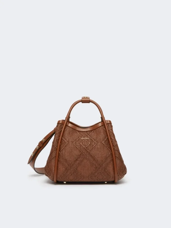 Bolso marino extrapequeño con tejido trenzado en forma de rombos, color marrón ámbar Bolso marino extrapequeño con tejido trenzado en forma de rombos, color marrón ámbar
