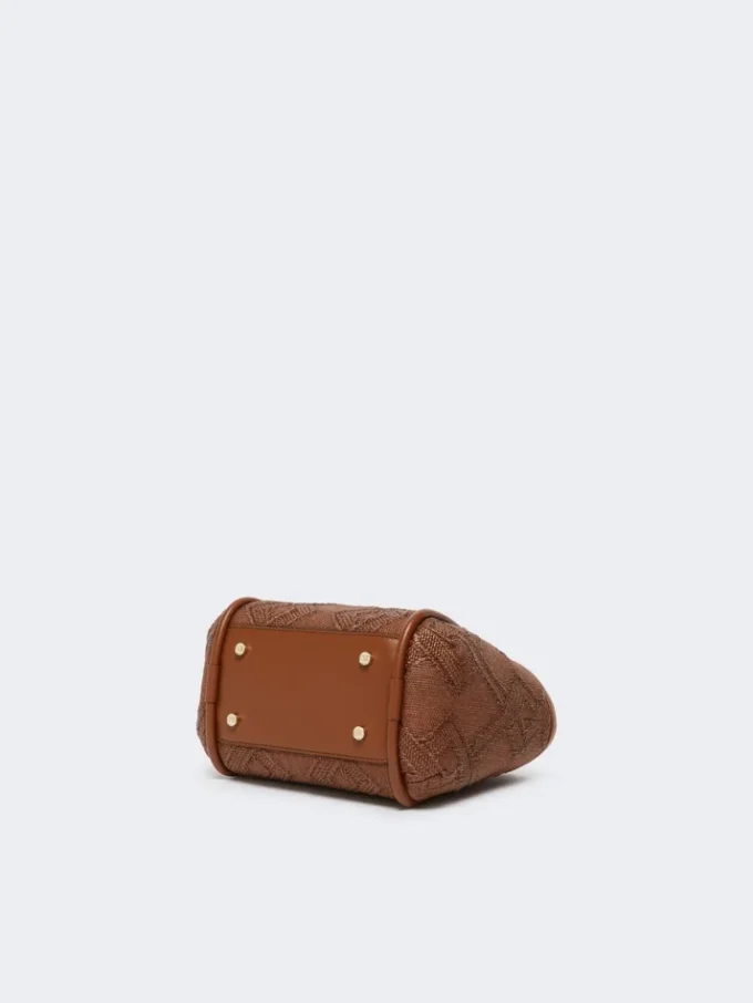 Bolso marino extrapequeño con tejido trenzado en forma de rombos, color marrón ámbar Bolso marino extrapequeño con tejido trenzado en forma de rombos, color marrón ámbar