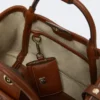 Bolso marino extrapequeño con tejido trenzado en forma de rombos, color marrón ámbar Bolso marino extrapequeño con tejido trenzado en forma de rombos, color marrón ámbar