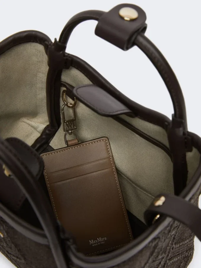 Bolso marino extrapequeño con tejido trenzado en forma de rombos, marrón oscuro Bolso marino extrapequeño con tejido trenzado en forma de rombos, marrón oscuro