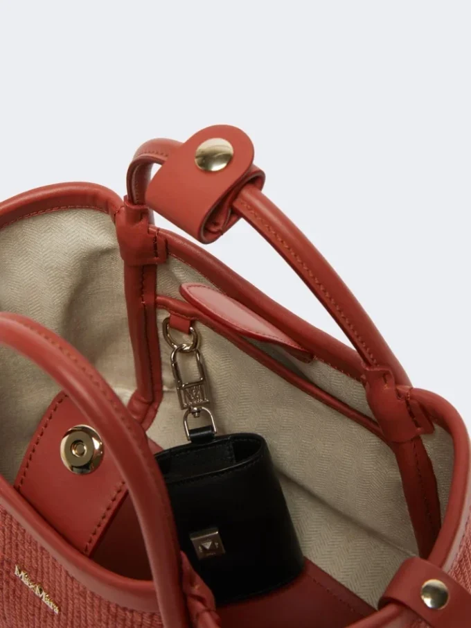 Bolso marino extrapequeño con tejido trenzado tipo rafia, color terracota Bolso marino extrapequeño con tejido trenzado tipo rafia, color terracota
