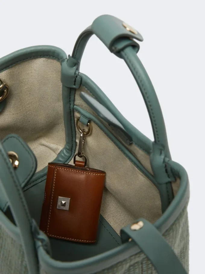 Bolso marino extrapequeño con tejido trenzado tipo rafia, verde salvia Bolso marino extrapequeño con tejido trenzado tipo rafia, verde salvia