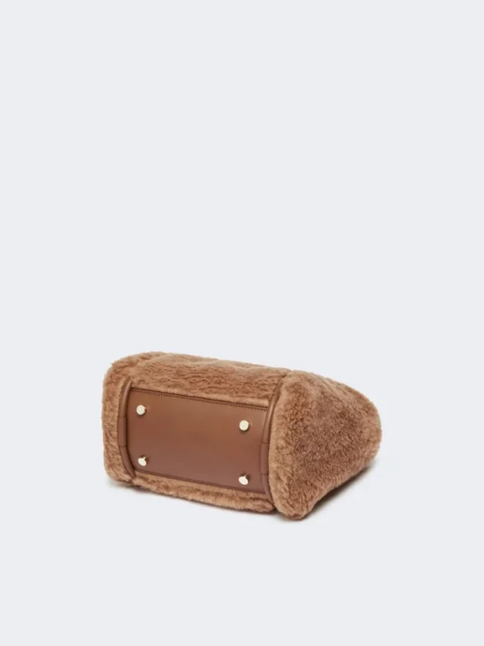 Bolso marino extrapequeño de tejido teddy, color camel Bolso marino extrapequeño de tejido teddy, color camel