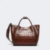 Bolso marino pequeño de piel con estampado de cocodrilo, marrón Bolso marino pequeño de piel con estampado de cocodrilo, marrón