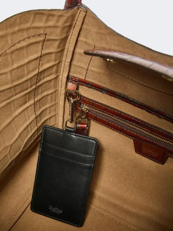 Bolso marino pequeño de piel con estampado de cocodrilo, marrón Bolso marino pequeño de piel con estampado de cocodrilo, marrón