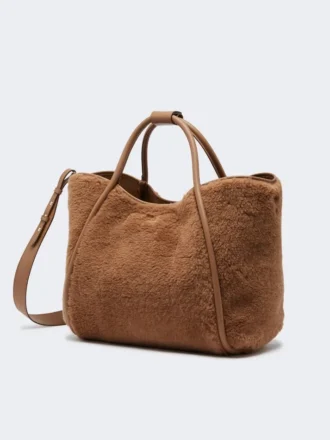 Bolso mediano de color camel en tejido teddy