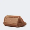 Bolso mediano de color camel en tejido teddy Bolso mediano de color camel en tejido teddy