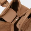 Bolso mediano de color camel en tejido teddy Bolso mediano de color camel en tejido teddy