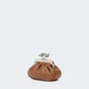 Bolso Nano Pasticcino de piel de oveja napa, color tabaco Bolso Nano Pasticcino de piel de oveja napa, color tabaco
