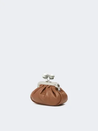 Bolso Nano Pasticcino de piel de oveja napa, color tabaco