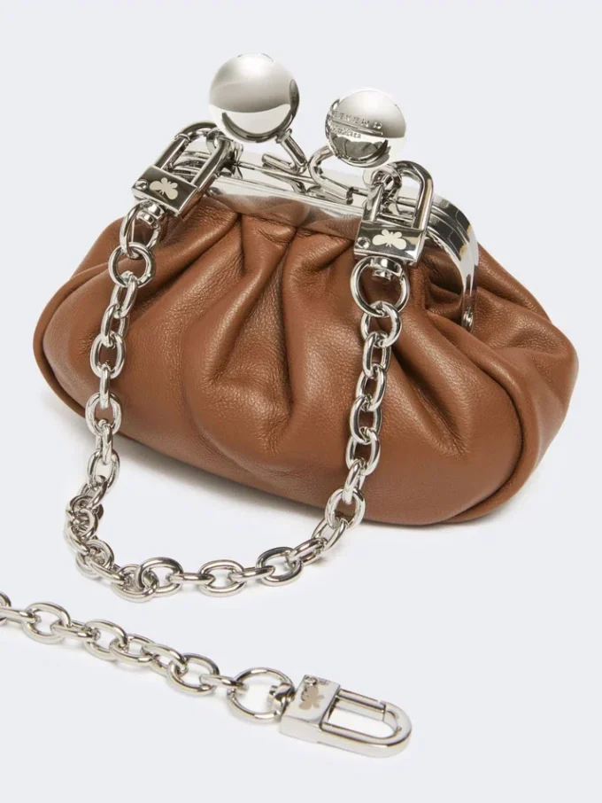 Bolso Nano Pasticcino de piel de oveja napa, color tabaco Bolso Nano Pasticcino de piel de oveja napa, color tabaco