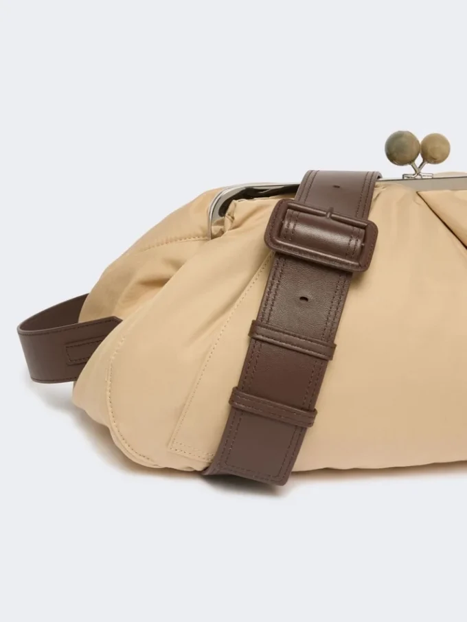 Bolso Pasticcino extragrande acolchado de gabardina técnica, beige Bolso Pasticcino extragrande acolchado de gabardina técnica, beige