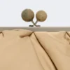 Bolso Pasticcino extragrande acolchado de gabardina técnica, beige Bolso Pasticcino extragrande acolchado de gabardina técnica, beige