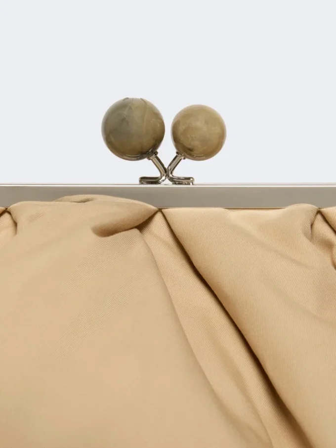 Bolso Pasticcino extragrande acolchado de gabardina técnica, beige Bolso Pasticcino extragrande acolchado de gabardina técnica, beige