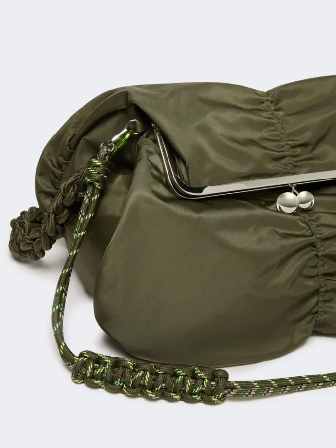 Bolso Pasticcino extragrande de gabardina técnica, verde salvia Bolso Pasticcino extragrande de gabardina técnica, verde salvia