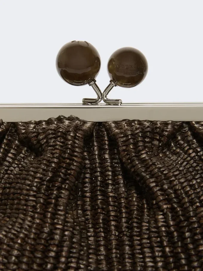 Bolso Pasticcino mediano con efecto rafia, marrón oscuro Bolso Pasticcino mediano con efecto rafia, marrón oscuro