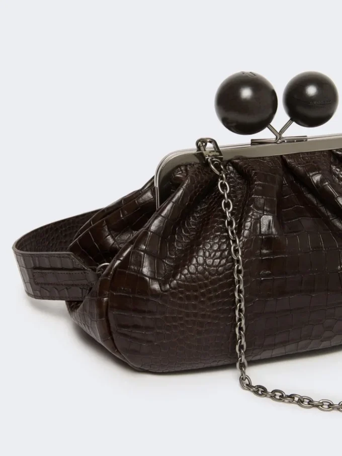 Bolso Pasticcino mediano de piel con estampado de cocodrilo, marrón oscuro Bolso Pasticcino mediano de piel con estampado de cocodrilo, marrón oscuro