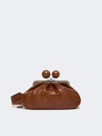 Bolso Pasticcino mediano de piel con estampado de cocodrilo, marrón rojizo Bolso Pasticcino mediano de piel con estampado de cocodrilo, marrón rojizo