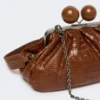 Bolso Pasticcino mediano de piel con estampado de cocodrilo, marrón rojizo Bolso Pasticcino mediano de piel con estampado de cocodrilo, marrón rojizo