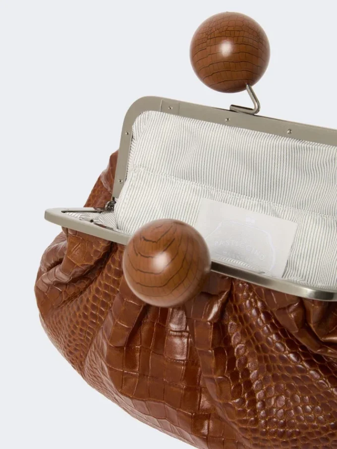 Bolso Pasticcino mediano de piel con estampado de cocodrilo, marrón rojizo Bolso Pasticcino mediano de piel con estampado de cocodrilo, marrón rojizo