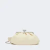 Bolso Pasticcino mediano de piel de oveja, color marfil Bolso Pasticcino mediano de piel de oveja, color marfil